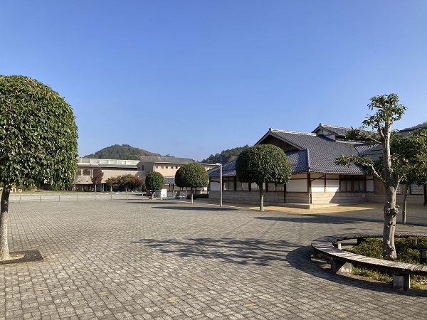 文化ホール前広場